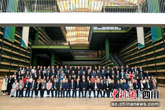 合影。成都市社科聯(lián)(院)供圖 合影。成都市社科聯(lián)(院)供圖