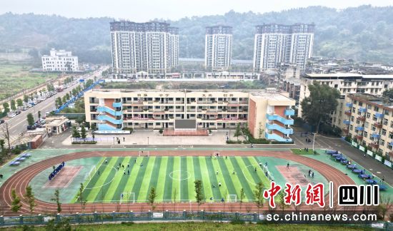 近日,四川雅安,雨城區實驗小學校園。王磊 攝 近日,四川雅安,雨城區實驗小學校園。王磊 攝