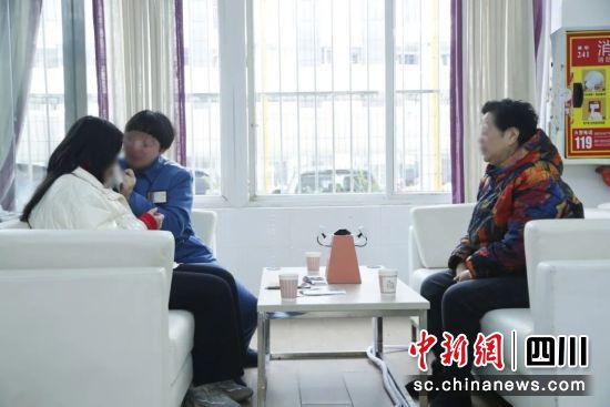 親情幫教現場。四川省女子監獄供圖 親情幫教現場。四川省女子監獄供圖