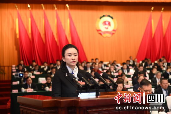 在四川省政協十三屆二次會議上,四川省政協委員王正代表民盟四川省委會發言。民盟四川省委會 供圖 在四川省政協十三屆二次會議上,四川省政協委員王正代表民盟四川省委會發言。民盟四川省委會 供圖