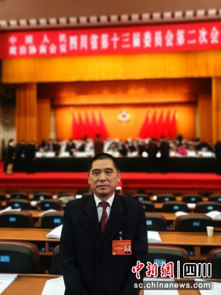 省政協委員、四川省地方志工作辦公室黨組書記陳建春,在會議現場。受訪者供圖 省政協委員、四川省地方志工作辦公室黨組書記陳建春,在會議現場。受訪者供圖