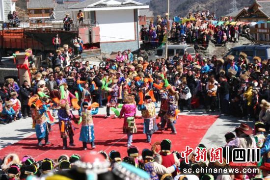 雅安磽磧“上九節”活動。(雅安市文化體育和旅游局 供圖) 雅安磽磧“上九節”活動。(雅安市文化體育和旅游局 供圖)