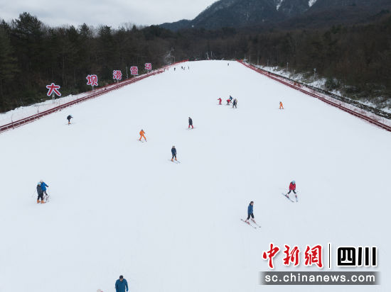 大壩滑雪場。景區(qū)供圖 大壩滑雪場。景區(qū)供圖