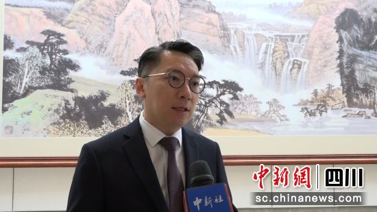 成都兩會期間,成都市政協常委、成都海外聯誼會副會長蔡文政接受采訪。何美錕 攝 成都兩會期間,成都市政協常委、成都海外聯誼會副會長蔡文政接受采訪。何美錕 攝