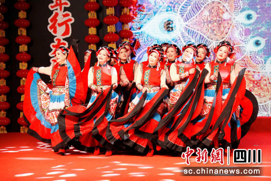 第五屆“臨邛春晚”群眾文藝匯演活動現場。邛崍市文化館供圖 第五屆“臨邛春晚”群眾文藝匯演活動現場。邛崍市文化館供圖