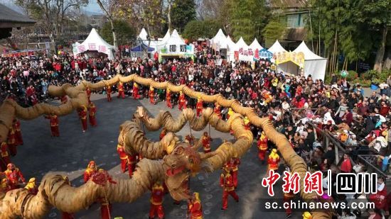 平樂古鎮(zhèn)特色國潮活動。(平樂古鎮(zhèn) 供圖) 平樂古鎮(zhèn)特色國潮活動。(平樂古鎮(zhèn) 供圖)