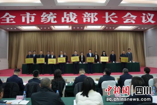 頒獎(jiǎng)現(xiàn)場(chǎng)。 楊勇 攝 頒獎(jiǎng)現(xiàn)場(chǎng)。 楊勇 攝