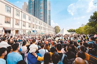 人潮涌動的2024天府文創集市·十二月市。 人潮涌動的2024天府文創集市·十二月市。