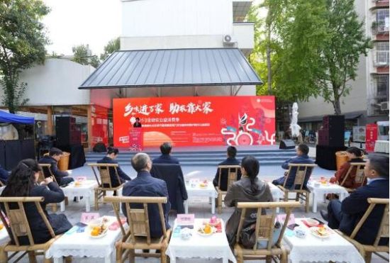 “萬企興萬村”行動引導民營企業助力鄉村振興。中共成都市委統戰部 供圖 “萬企興萬村”行動引導民營企業助力鄉村振興。中共成都市委統戰部 供圖