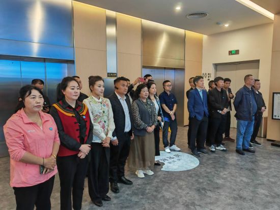 浙江省安吉縣,8位在川全國(guó)人大代表參加2024年第1期全國(guó)人大代表學(xué)習(xí)班。 浙江省安吉縣,8位在川全國(guó)人大代表參加2024年第1期全國(guó)人大代表學(xué)習(xí)班。