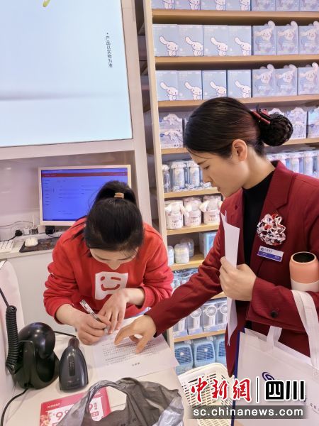 服務現場。興業銀行成都分行供圖 服務現場。興業銀行成都分行供圖