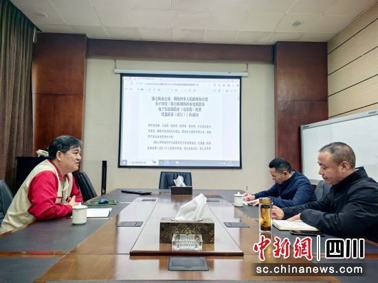 汶川縣委統(tǒng)戰(zhàn)部與立敦電子科技(阿壩州)有限公司座談交流。伍排勇攝 汶川縣委統(tǒng)戰(zhàn)部與立敦電子科技(阿壩州)有限公司座談交流。伍排勇攝