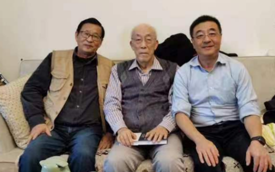 2023.04曾祥煒(左)、陳建(右)看望劉寶君院士(中) 2023.04曾祥煒(左)、陳建(右)看望劉寶君院士(中)