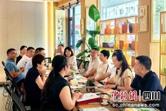 座談會現場。崇州市僑聯 供圖 座談會現場。崇州市僑聯 供圖