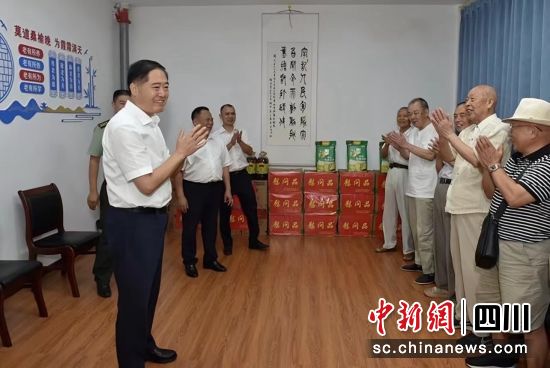 慰問現(xiàn)場。陳小平 攝 慰問現(xiàn)場。陳小平 攝