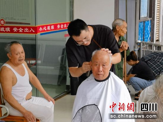 圖為活動現(xiàn)場。益朵小紅花公益小組 供圖 圖為活動現(xiàn)場。益朵小紅花公益小組 供圖
