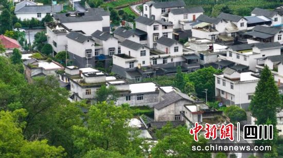上里鎮建新村新貌。雨城融媒 供圖 上里鎮建新村新貌。雨城融媒 供圖