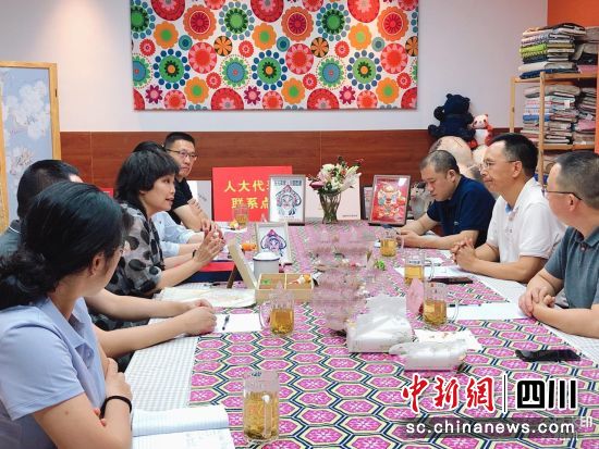 座談交流。成華區僑聯 供圖 座談交流。成華區僑聯 供圖