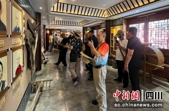 參觀現場。沿灘融媒 供圖 參觀現場。沿灘融媒 供圖