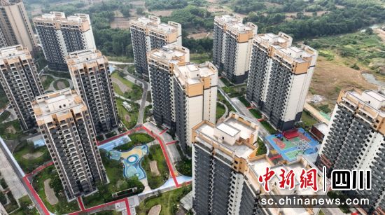 眉山東坡區尚義鎮萬安苑小區。趙毅 攝 眉山東坡區尚義鎮萬安苑小區。趙毅 攝