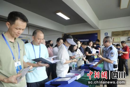 活動(dòng)現(xiàn)場(chǎng)。四川省戒毒管理局 供圖 活動(dòng)現(xiàn)場(chǎng)。四川省戒毒管理局 供圖
