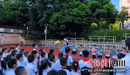 宣傳活動現場。沿灘交警 供圖 宣傳活動現場。沿灘交警 供圖