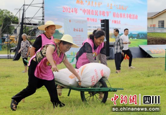 運糧比賽現場。羅俊涵 攝 運糧比賽現場。羅俊涵 攝