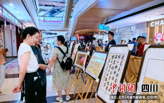 展出現場。雨城融媒 供圖 展出現場。雨城融媒 供圖