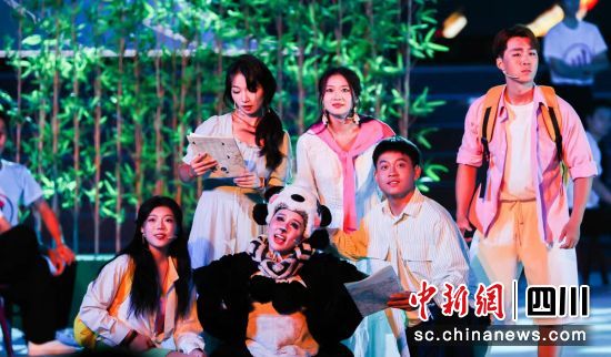 演出現(xiàn)場。雅安市委宣傳部 供圖 演出現(xiàn)場。雅安市委宣傳部 供圖