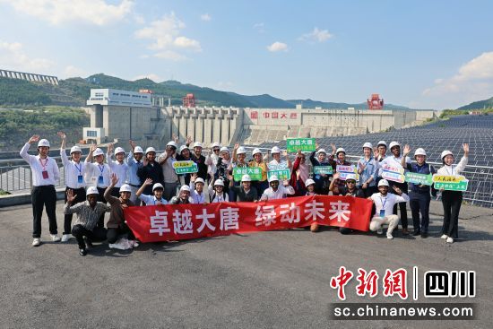 合影留念。袁玉嬌 攝 合影留念。袁玉嬌 攝