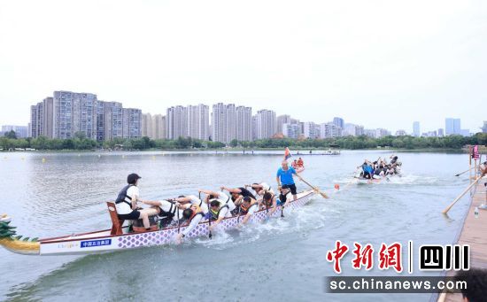 成都市民運動過國慶。 成都市體育局供圖 成都市民運動過國慶。 成都市體育局供圖