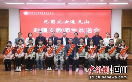 合影留念。何韻萍 攝 合影留念。何韻萍 攝