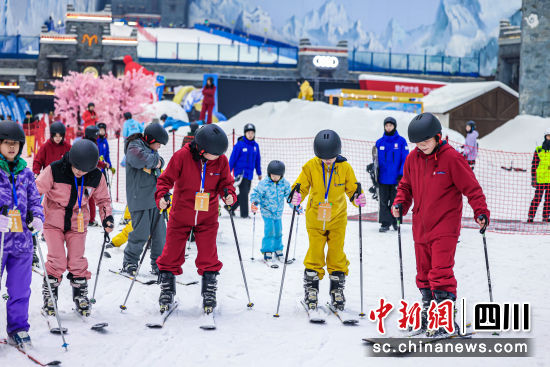 成都市第五屆冰雪運動季系列活動13日啟幕。成都市體育局供圖 成都市第五屆冰雪運動季系列活動13日啟幕。成都市體育局供圖
