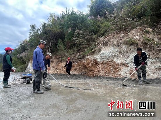 施工現(xiàn)場(chǎng)。汶川縣委宣傳部供圖 施工現(xiàn)場(chǎng)。汶川縣委宣傳部供圖