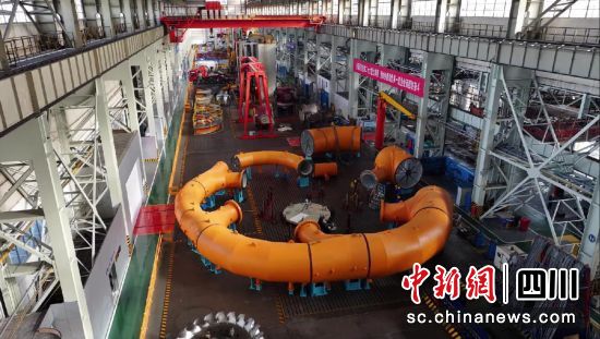 配水環(huán)管工廠預(yù)裝。 德陽(yáng)市委宣傳部供圖 配水環(huán)管工廠預(yù)裝。 德陽(yáng)市委宣傳部供圖