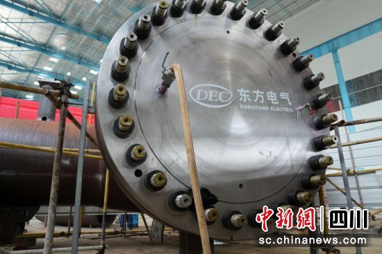 7月10日,世界首臺(tái)500兆瓦沖擊式水電機(jī)組配水環(huán)管首個(gè)岔管順利通過水壓試驗(yàn)。 德陽(yáng)市委宣傳部供圖 7月10日,世界首臺(tái)500兆瓦沖擊式水電機(jī)組配水環(huán)管首個(gè)岔管順利通過水壓試驗(yàn)。 德陽(yáng)市委宣傳部供圖