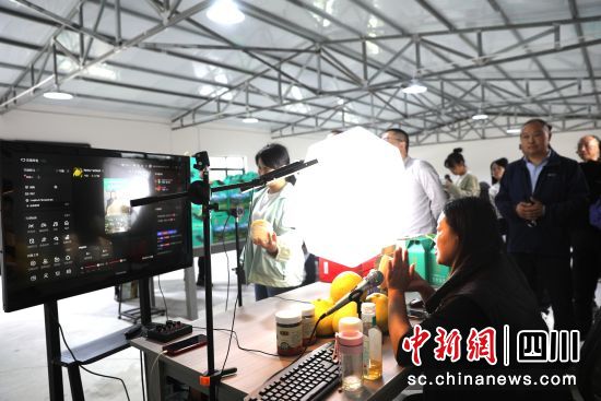南部特色農業產業電商直播基地。高林陽 攝 南部特色農業產業電商直播基地。高林陽 攝