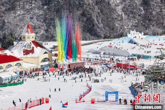 2025年成都市第六屆冰雪運(yùn)動(dòng)季啟動(dòng)儀式11日在成都西嶺雪山舉行。 (成都市體育局供圖) 2025年成都市第六屆冰雪運(yùn)動(dòng)季啟動(dòng)儀式11日在成都西嶺雪山舉行。 (成都市體育局供圖)