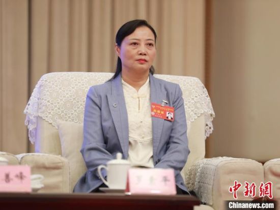 圖為四川省政協(xié)常委、九三學(xué)社瀘州市委會主委羅素平。金冠池 攝 圖為四川省政協(xié)常委、九三學(xué)社瀘州市委會主委羅素平。金冠池 攝