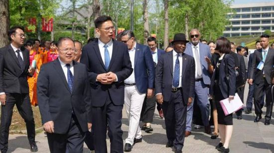 大使團走進南充科技職業學院 大使團走進南充科技職業學院